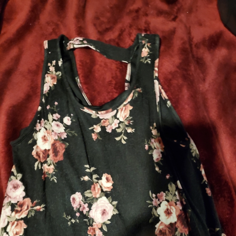 Floral Flowy Ruffle bottom Dress - Picture 2 of 3